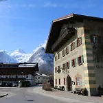 - Wirts'haus 