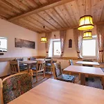 - Wirts'haus 