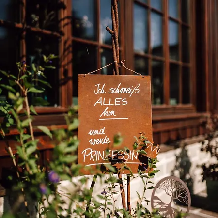 - Wirts'haus 