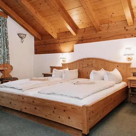 - Wirts'haus 