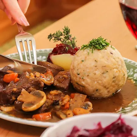 - Wirts'haus Zum Schweizer 3* Lofer