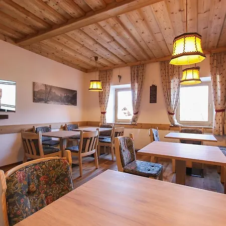- Wirts'haus 